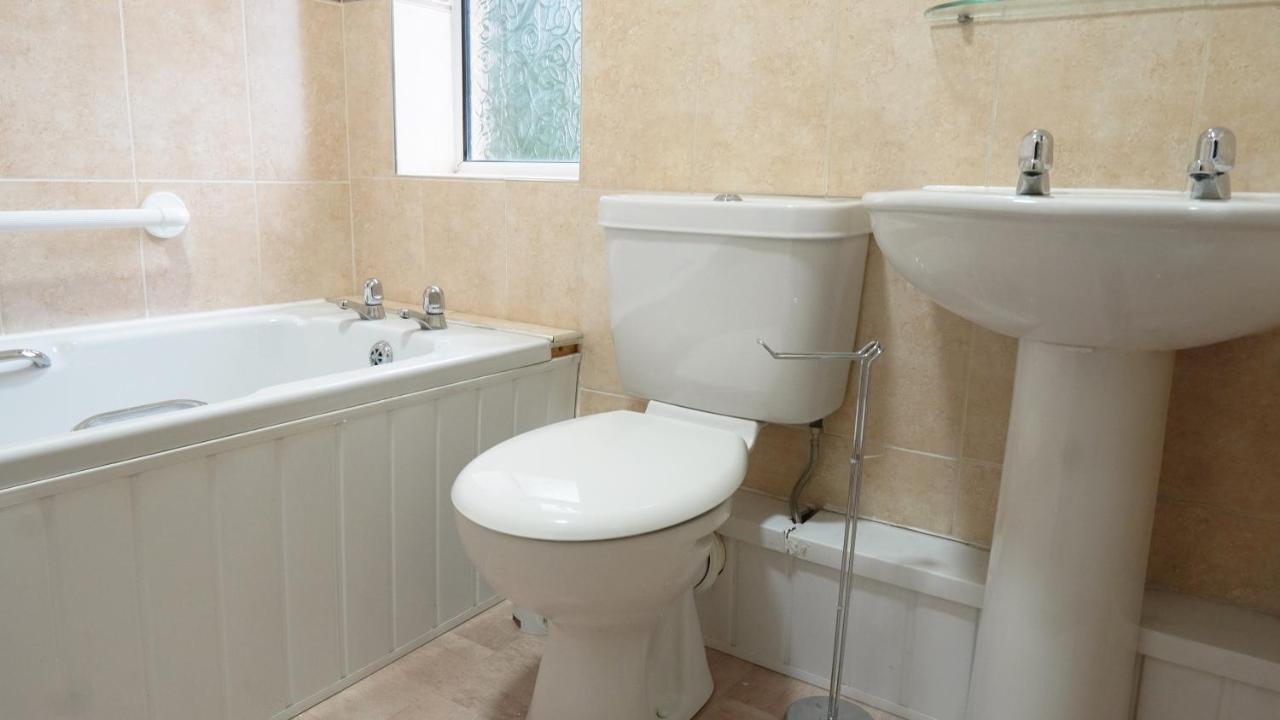 Portobello House - Four Bedroom House Perfect For Contractors - Sleeps 6 - Free Parking Wolverhampton Ngoại thất bức ảnh
