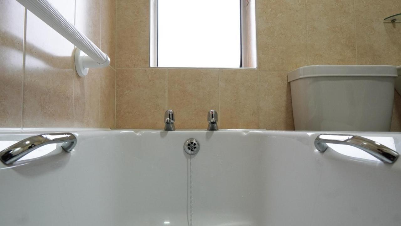 Portobello House - Four Bedroom House Perfect For Contractors - Sleeps 6 - Free Parking Wolverhampton Ngoại thất bức ảnh